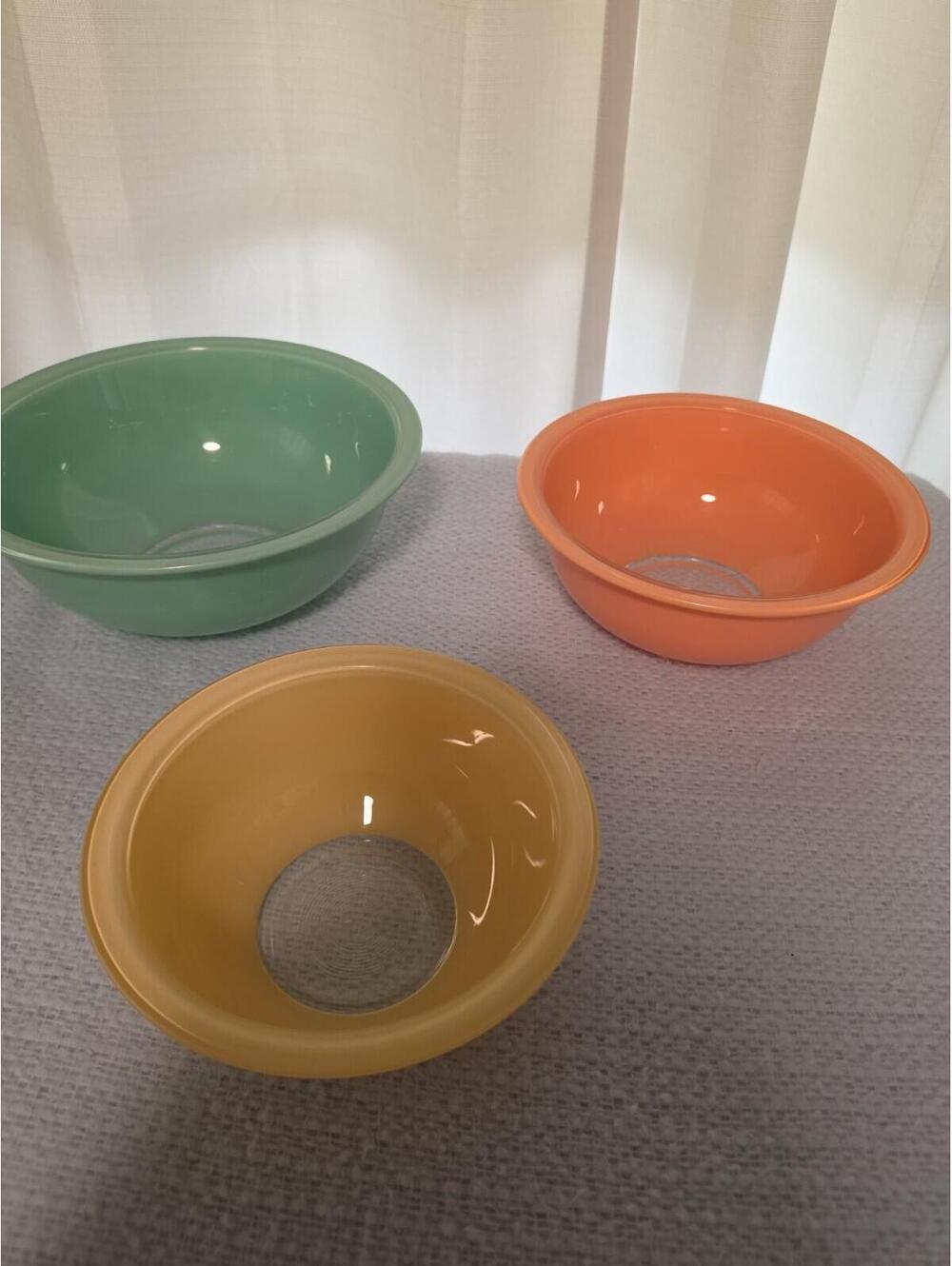vintage pyrex nesting mixing bowls